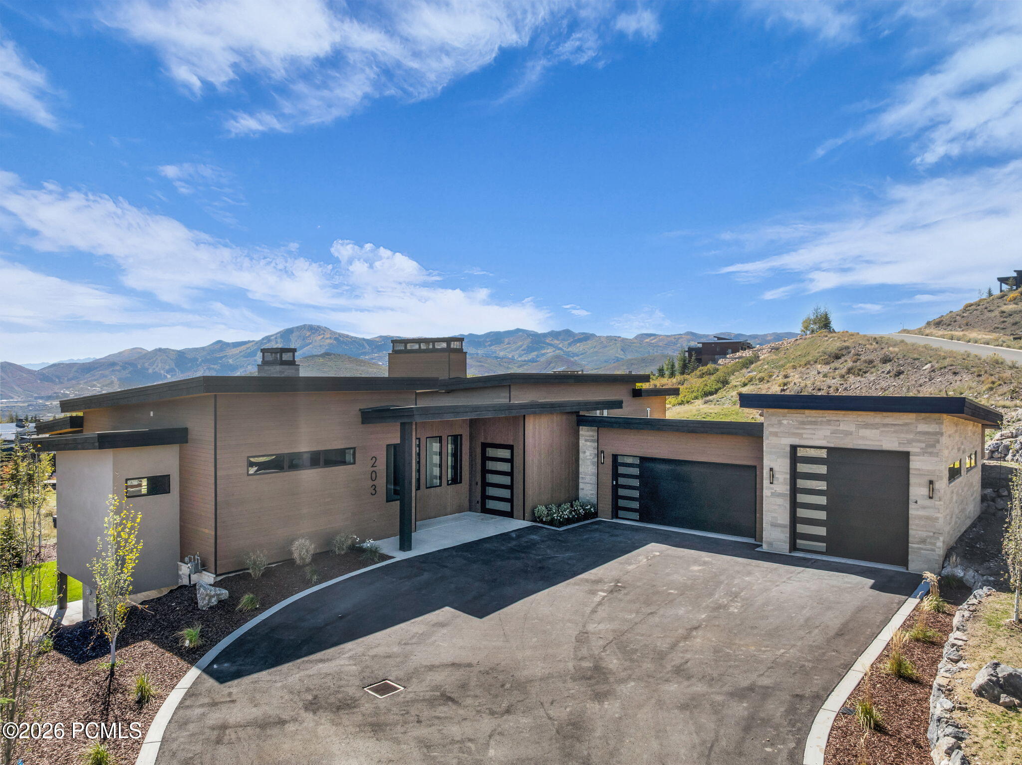 203 W Peace Tree Trail