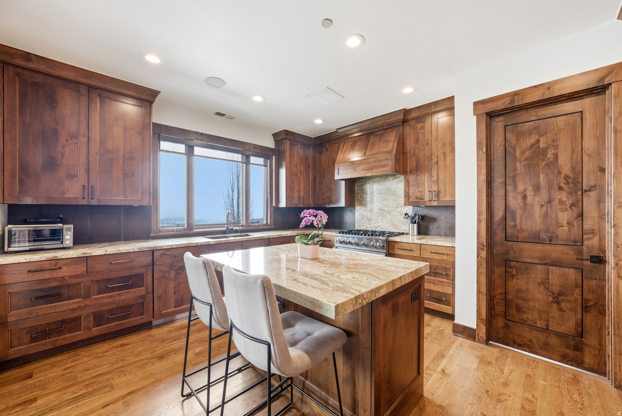 9079 DYE CABINS DR