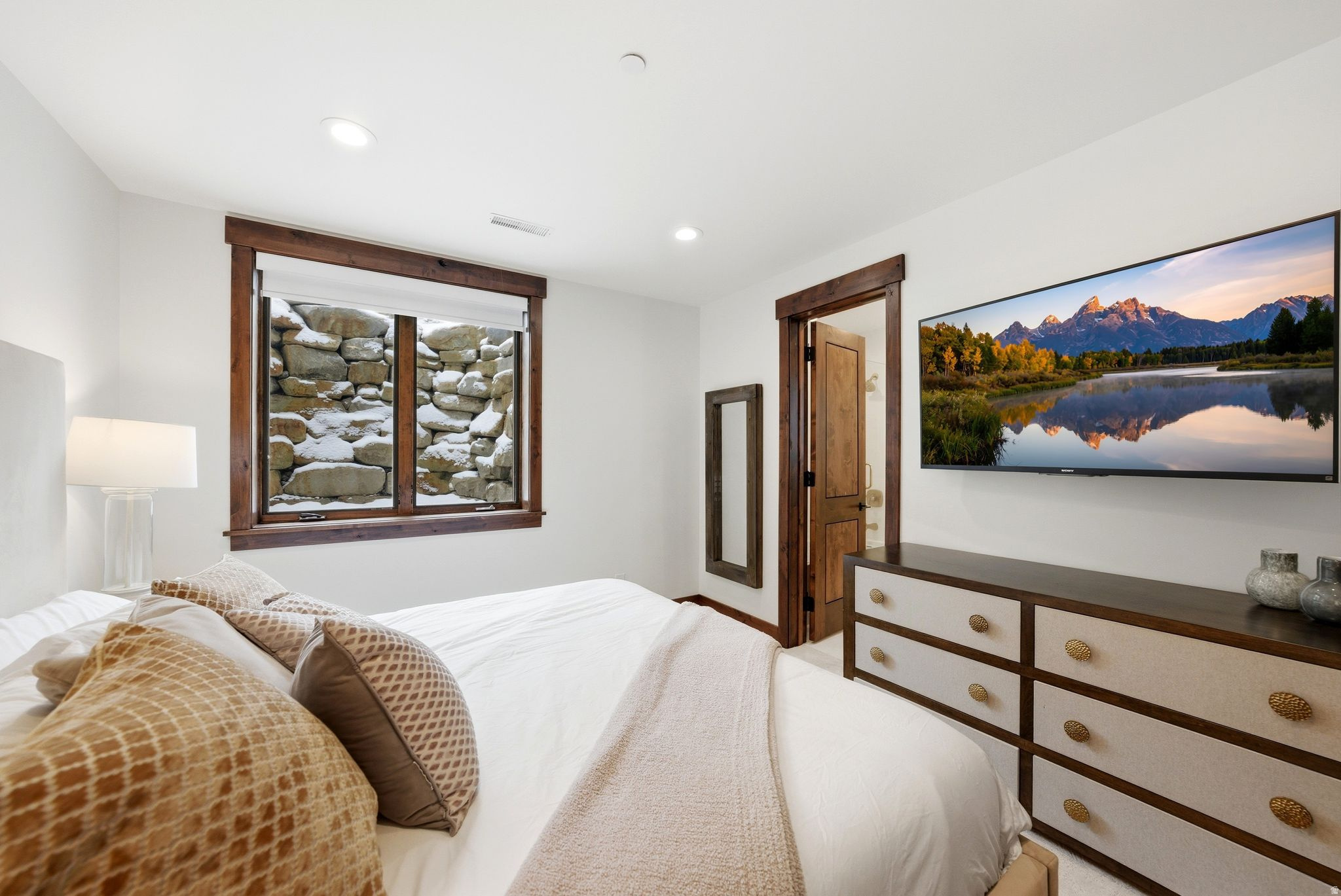 9079 DYE CABINS DR