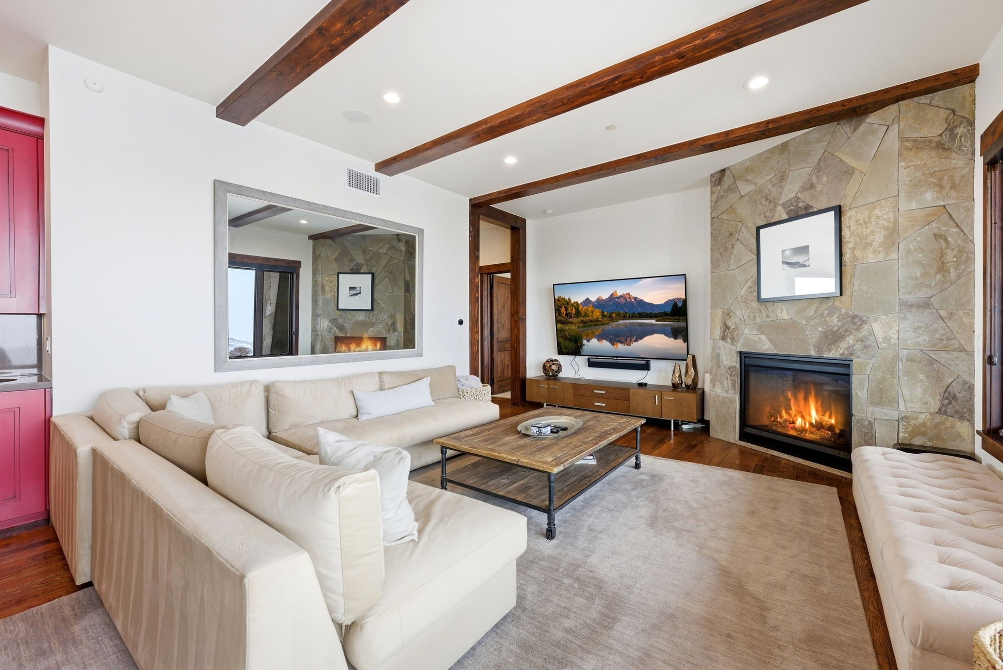 9079 DYE CABINS DR