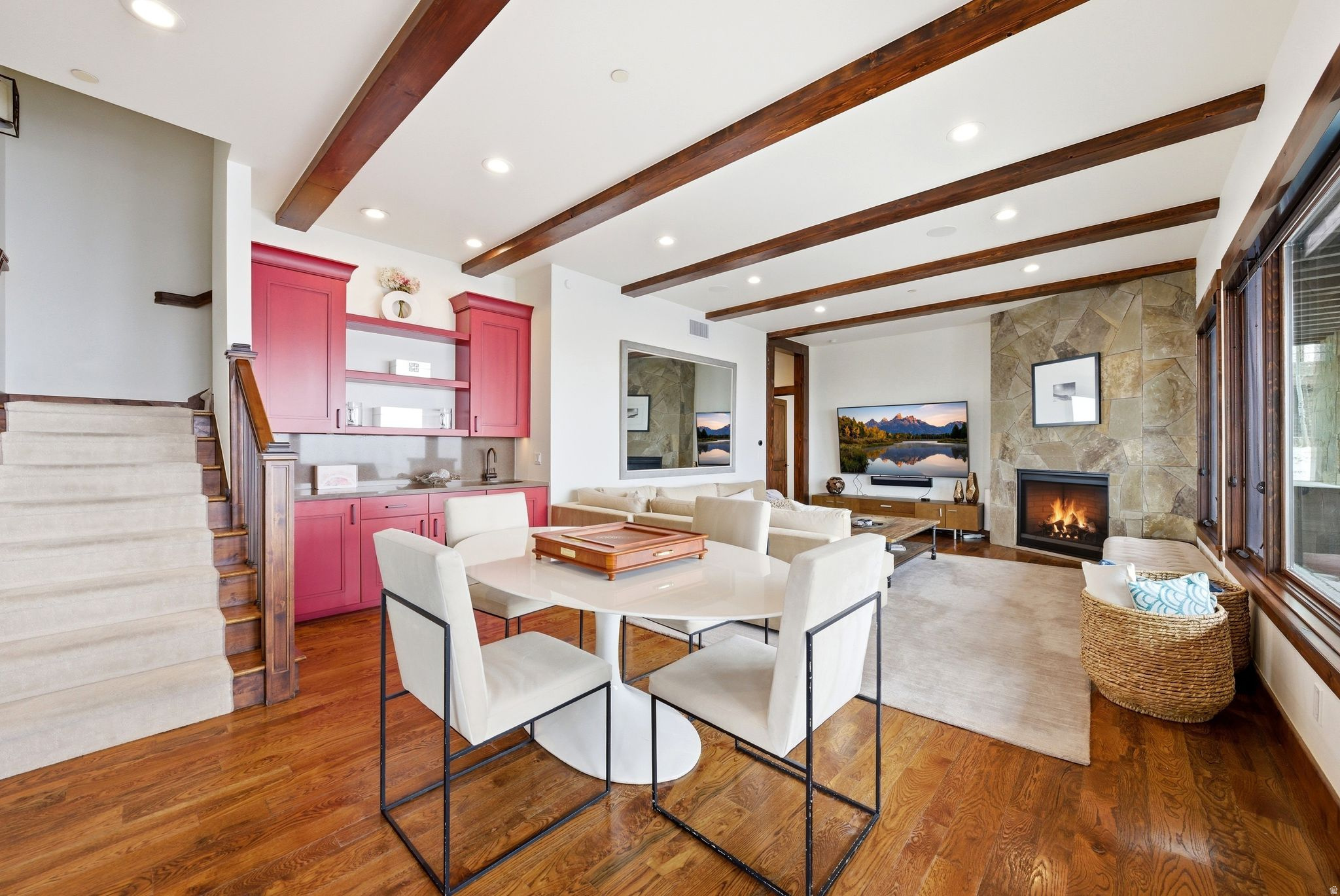 9079 DYE CABINS DR