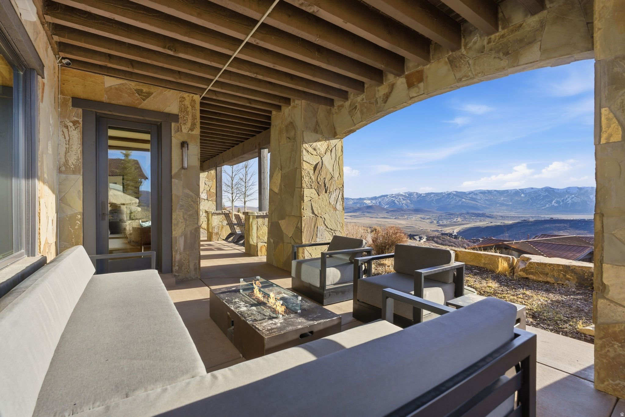9079 DYE CABINS DR