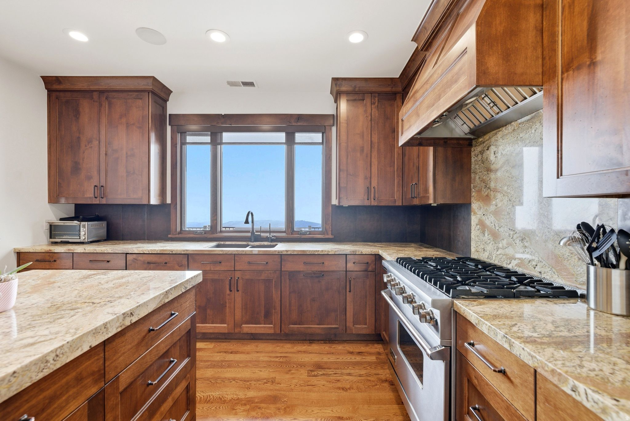 9079 DYE CABINS DR