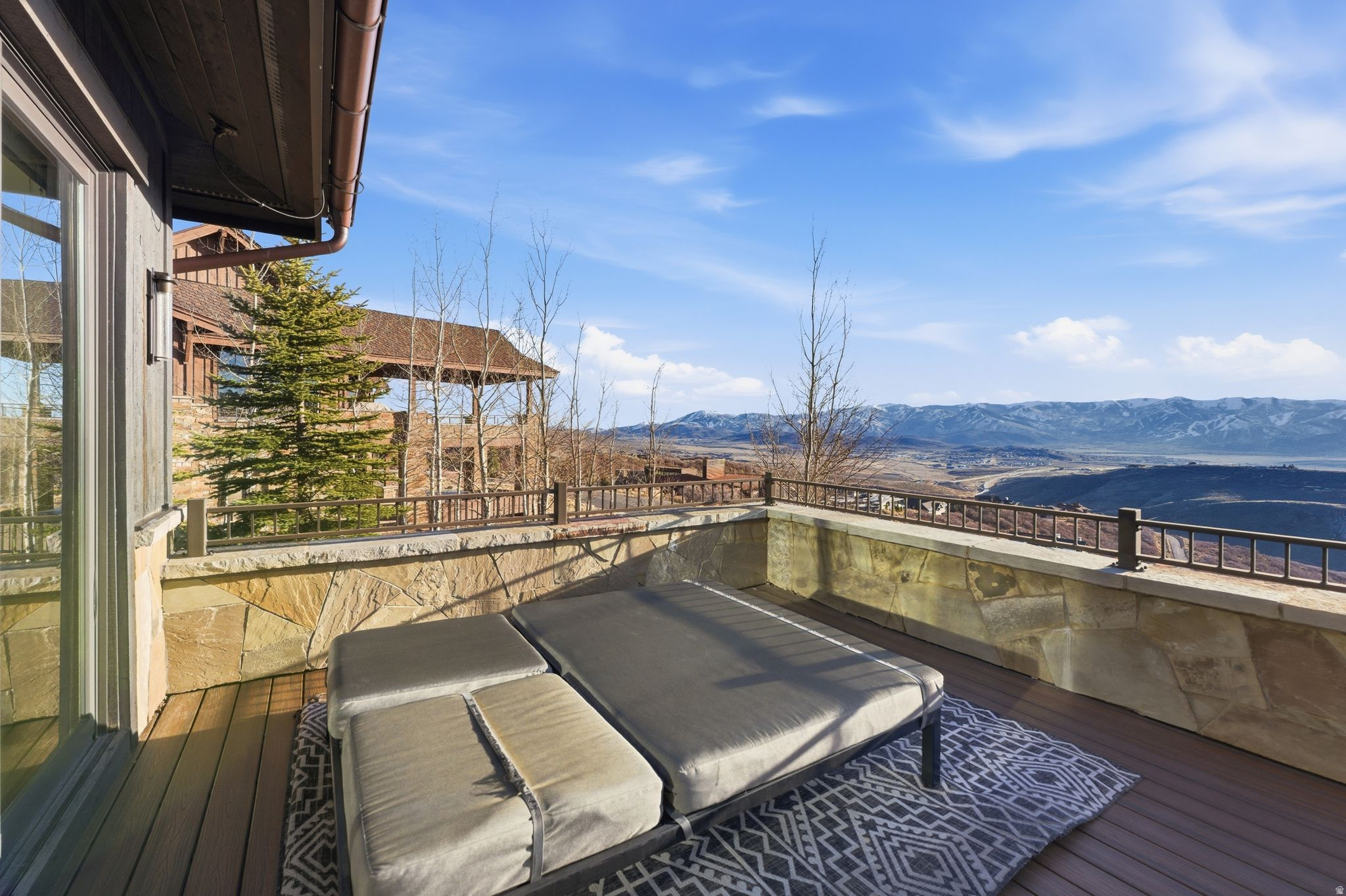 9079 DYE CABINS DR