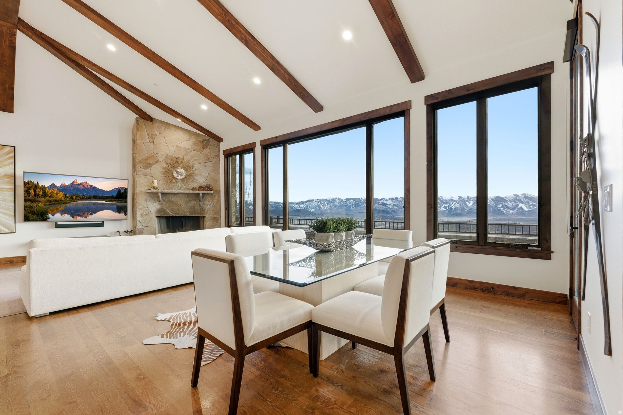 9079 DYE CABINS DR