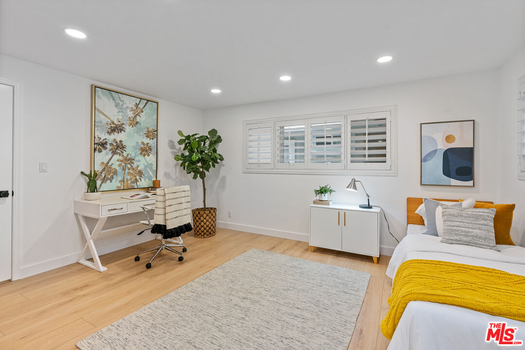 2308 Schader Dr Unit: 215