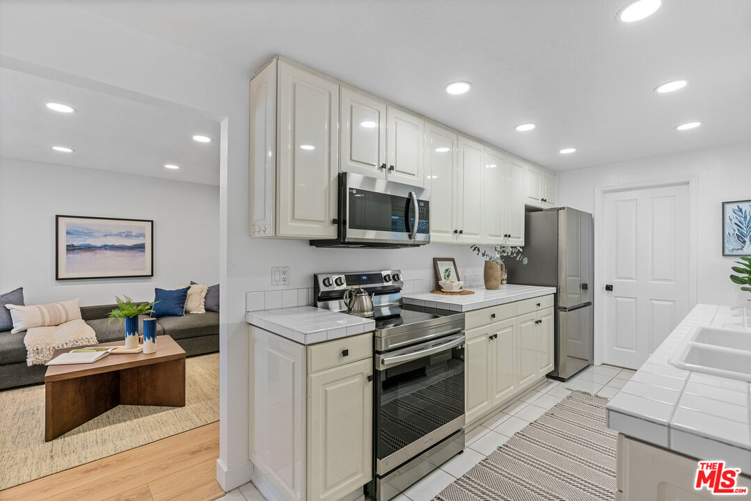 2308 Schader Dr Unit: 215