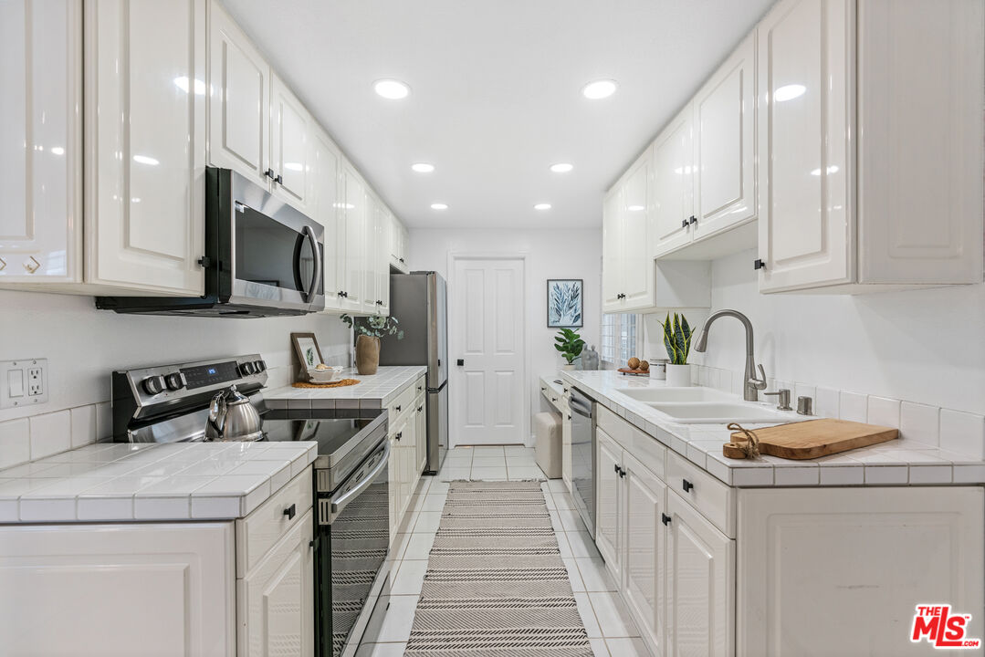 2308 Schader Dr Unit: 215