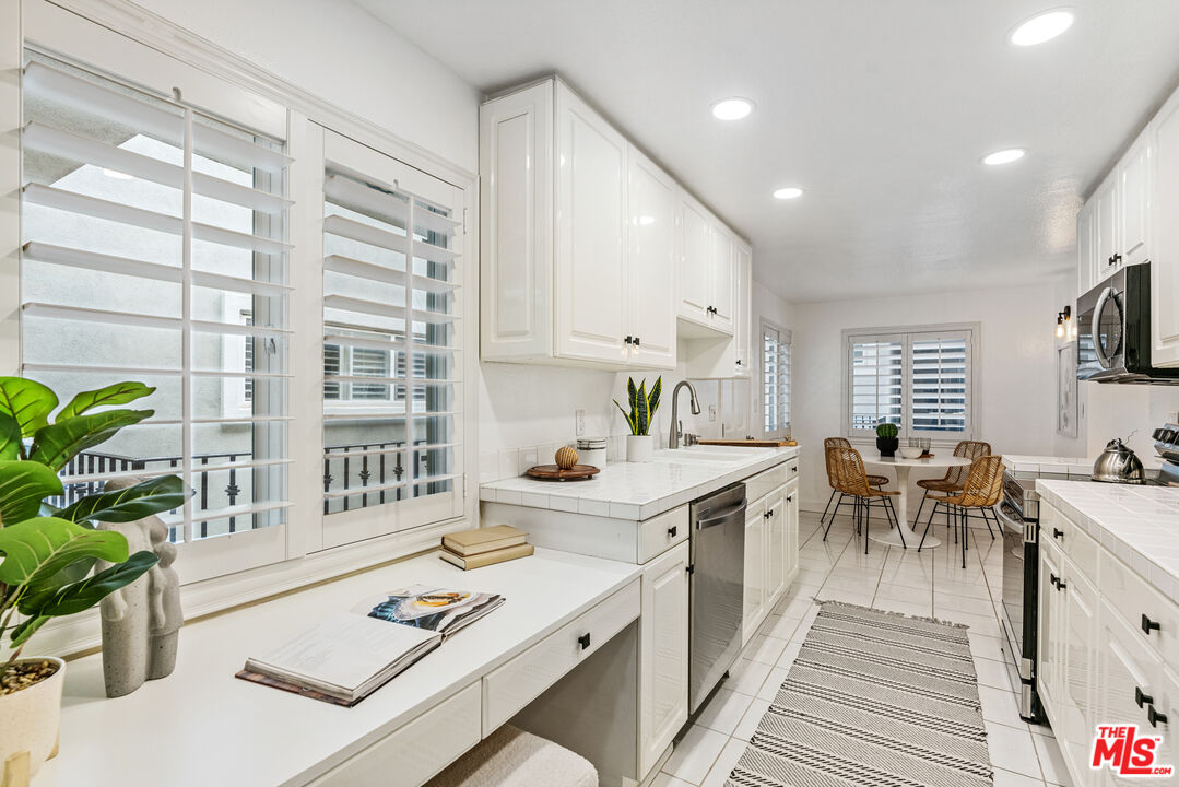 2308 Schader Dr Unit: 215