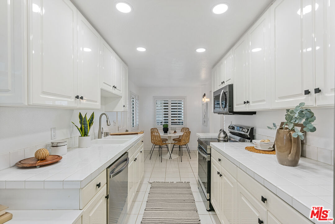 2308 Schader Dr Unit: 215