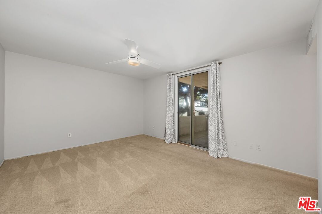 725 S Barrington Ave Unit: 202