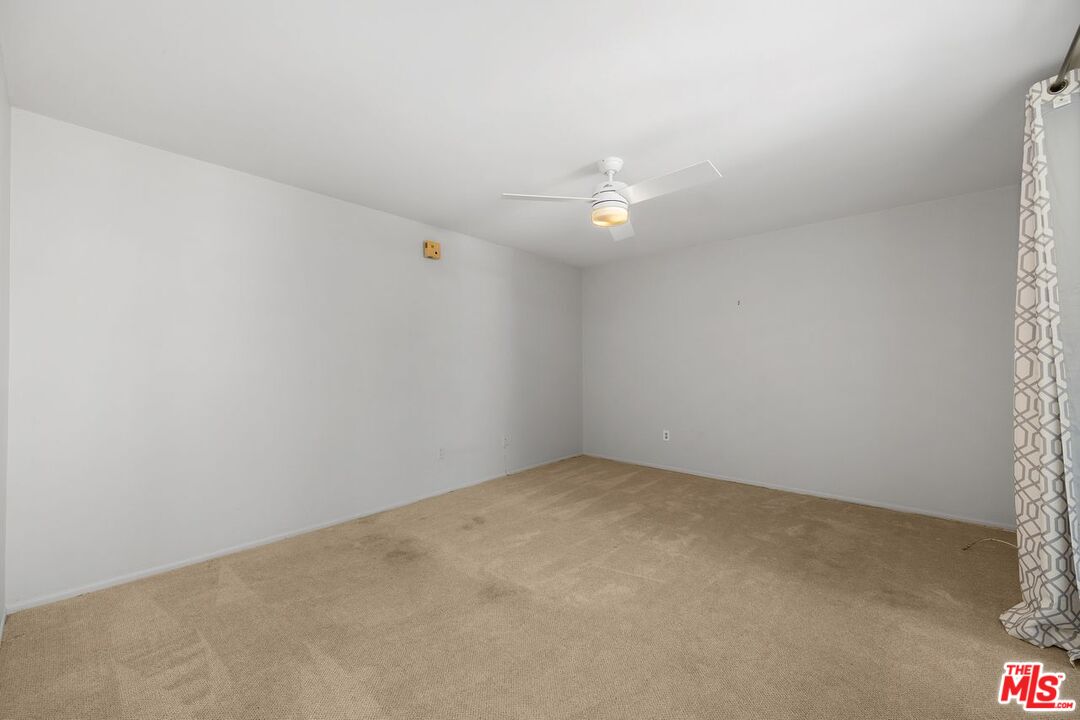 725 S Barrington Ave Unit: 202