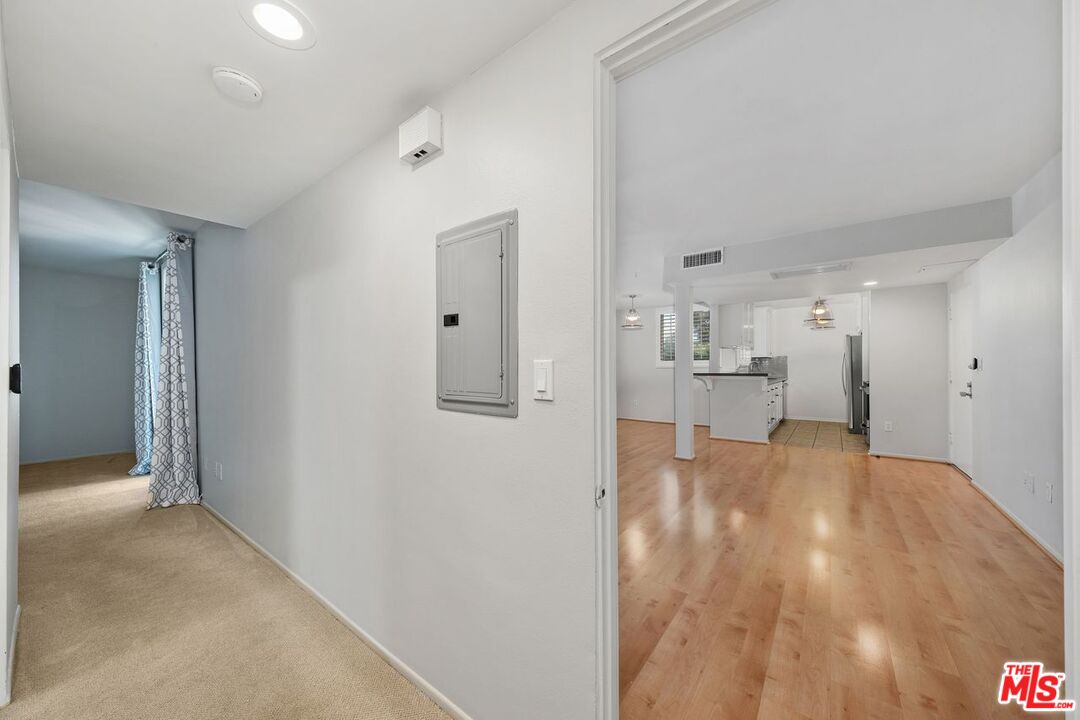 725 S Barrington Ave Unit: 202