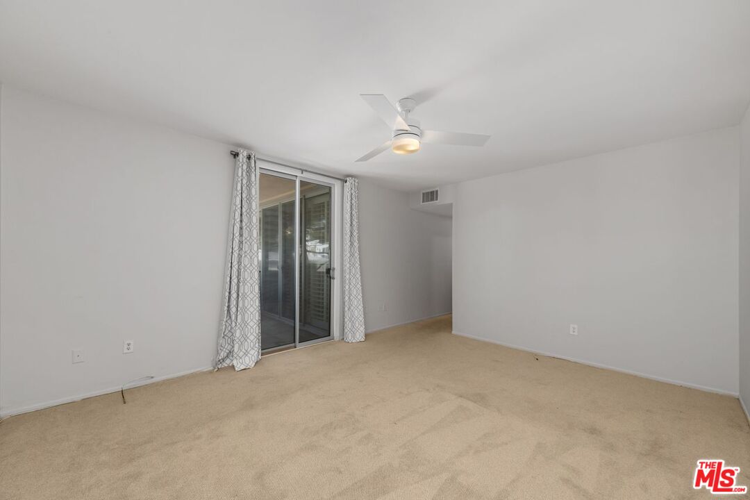 725 S Barrington Ave Unit: 202