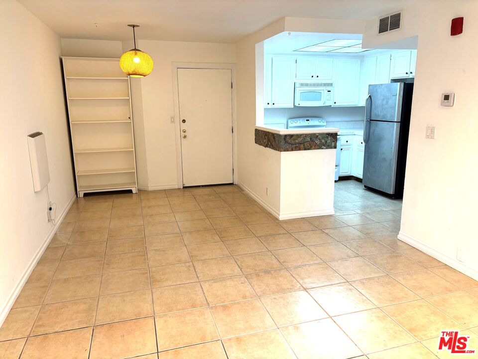 22100 Burbank Blvd Unit: 365G