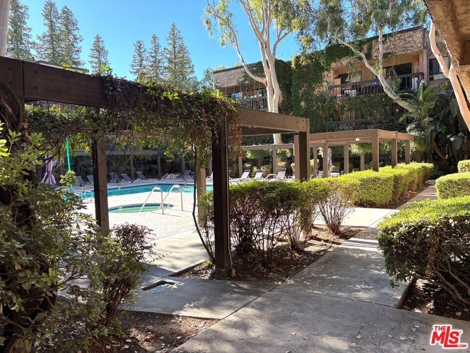 22100 Burbank Blvd Unit: 365G