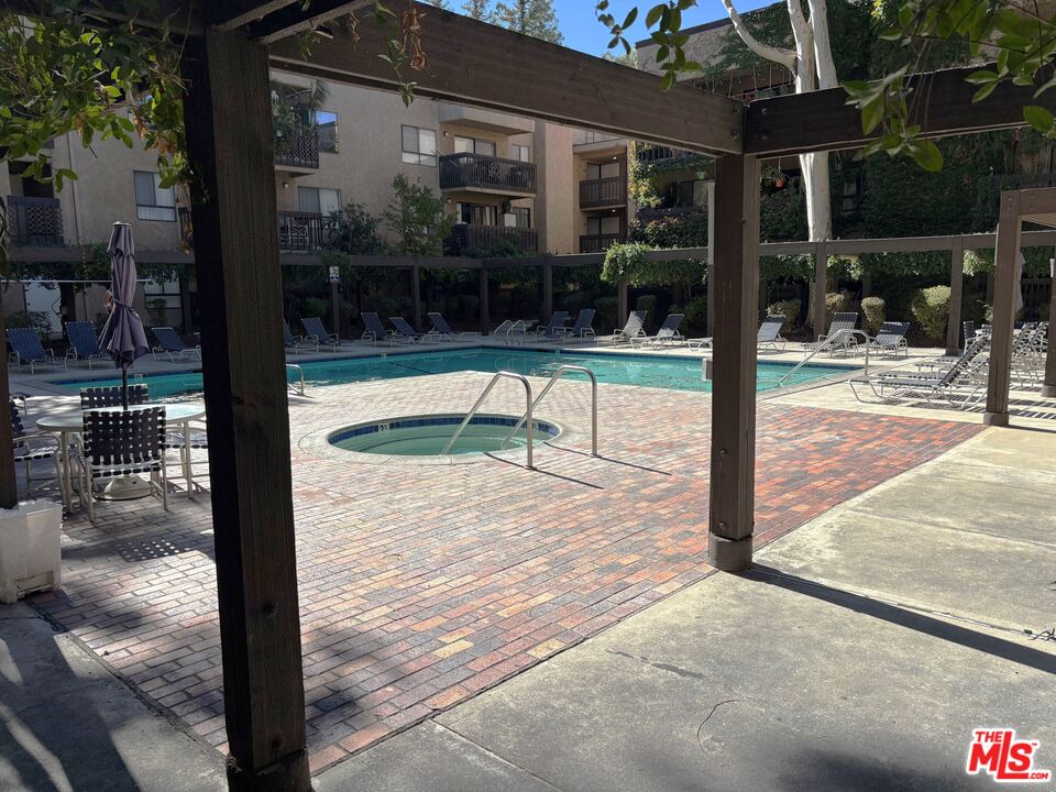 22100 Burbank Blvd Unit: 365G
