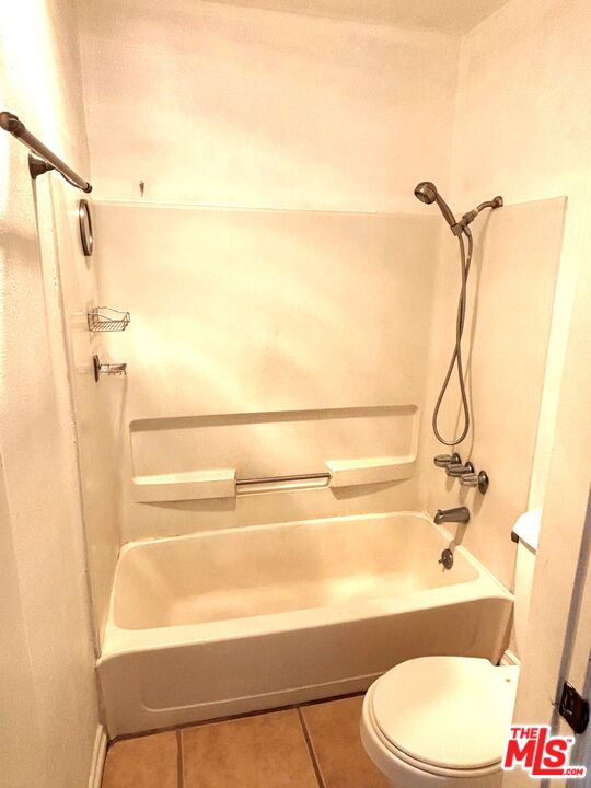 22100 Burbank Blvd Unit: 365G