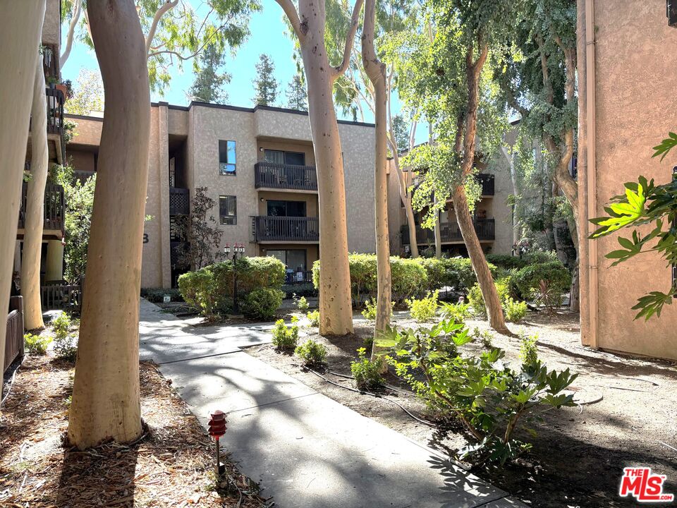 22100 Burbank Blvd Unit: 365G