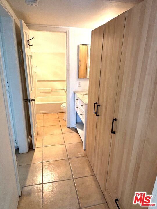 22100 Burbank Blvd Unit: 365G