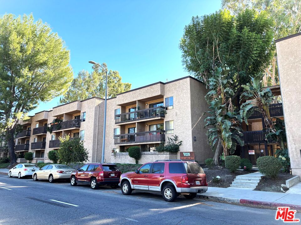22100 Burbank Blvd Unit: 365G