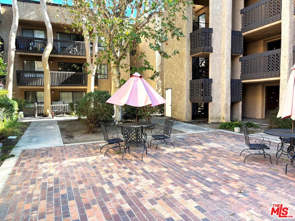 22100 Burbank Blvd Unit: 365G