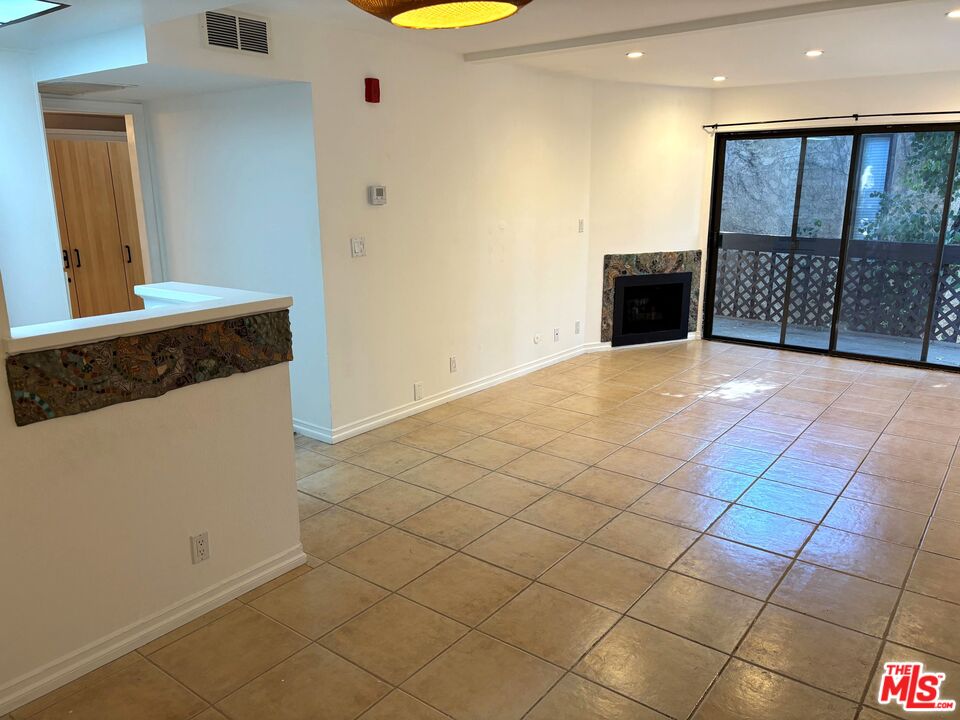 22100 Burbank Blvd Unit: 365G
