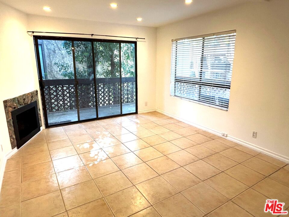 22100 Burbank Blvd Unit: 365G