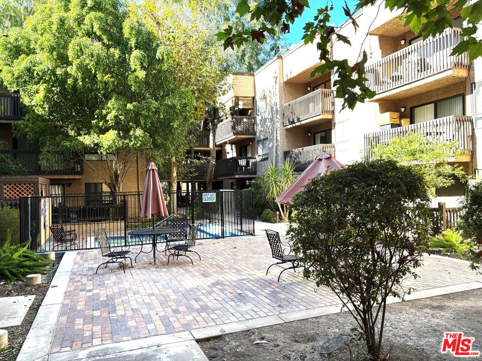 22100 Burbank Blvd Unit: 365G
