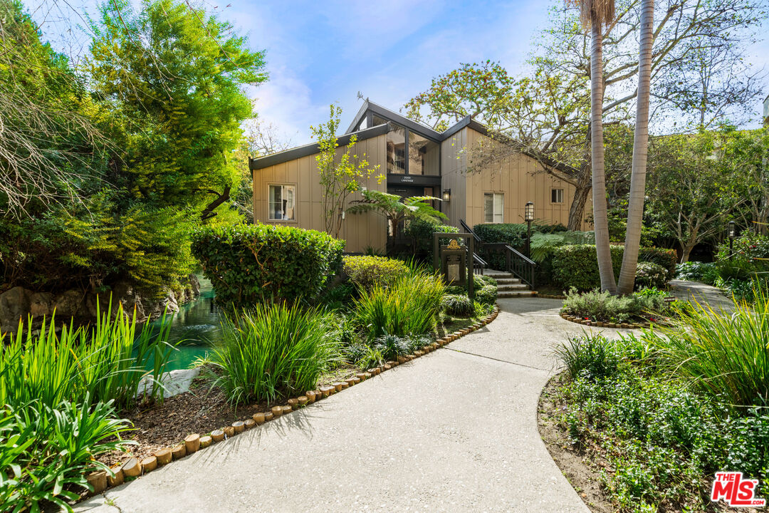 1302 Raintree Cir