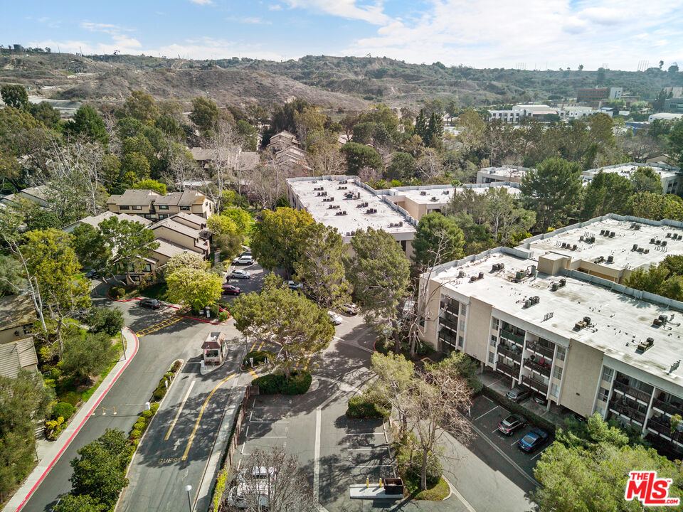 1302 Raintree Cir