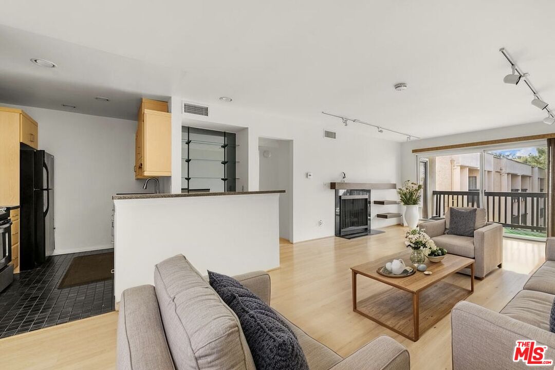 1302 Raintree Cir