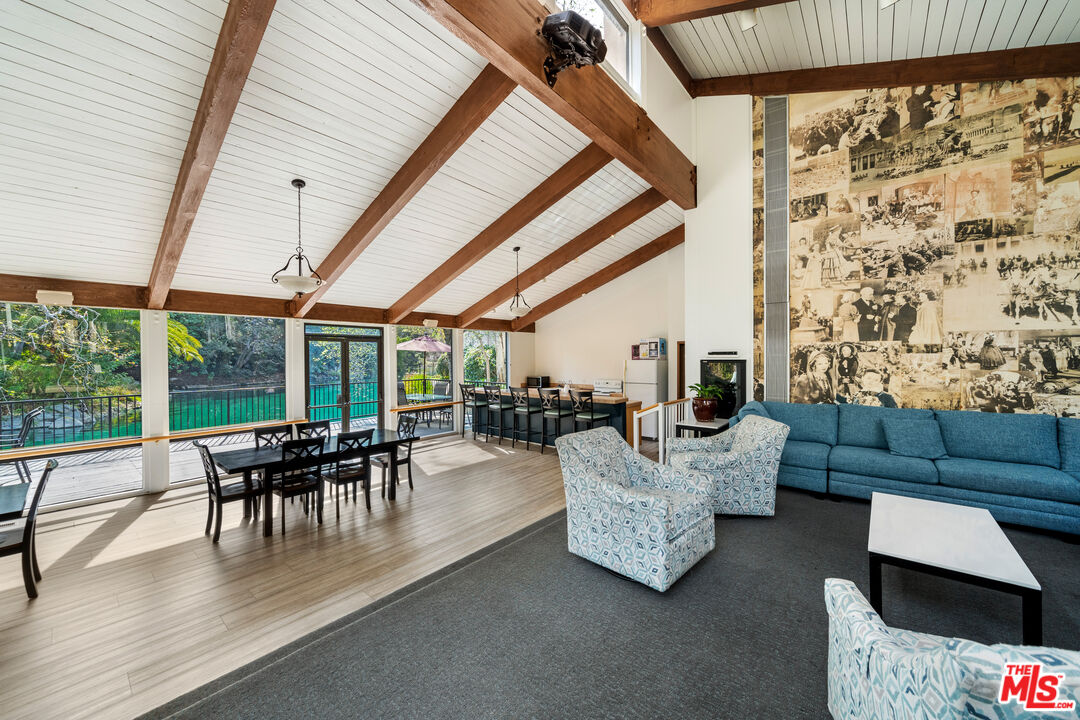 1302 Raintree Cir