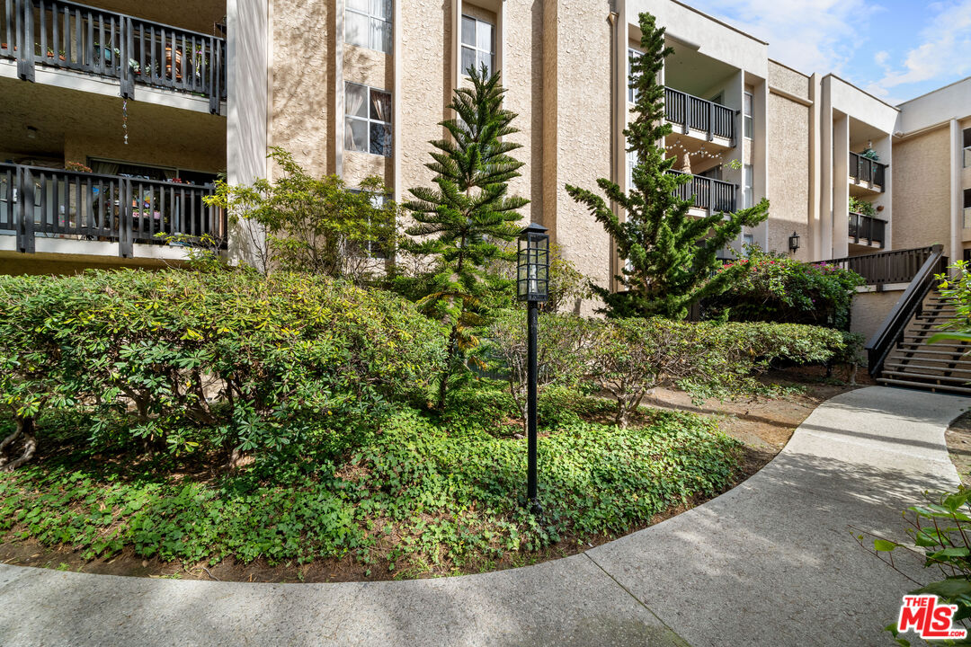 1302 Raintree Cir