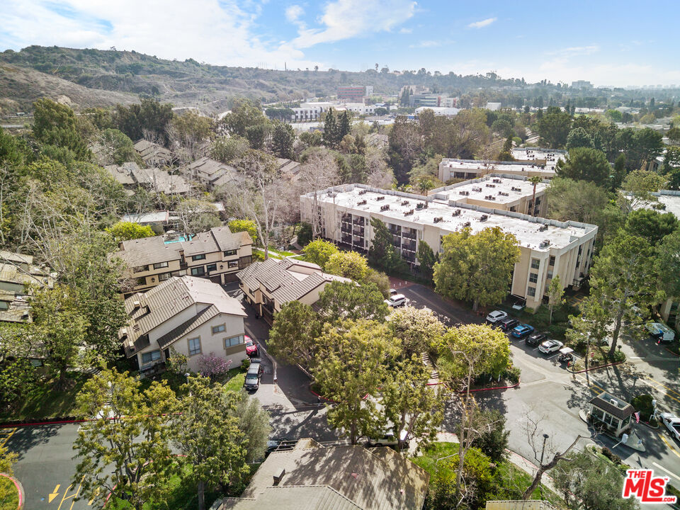 1302 Raintree Cir