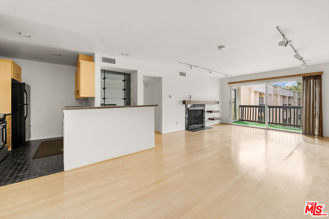 1302 Raintree Cir