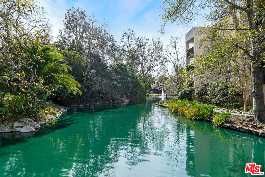 1302 Raintree Cir