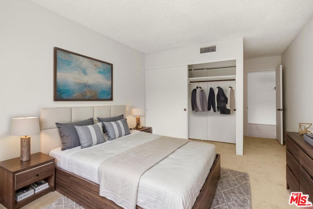 1302 Raintree Cir
