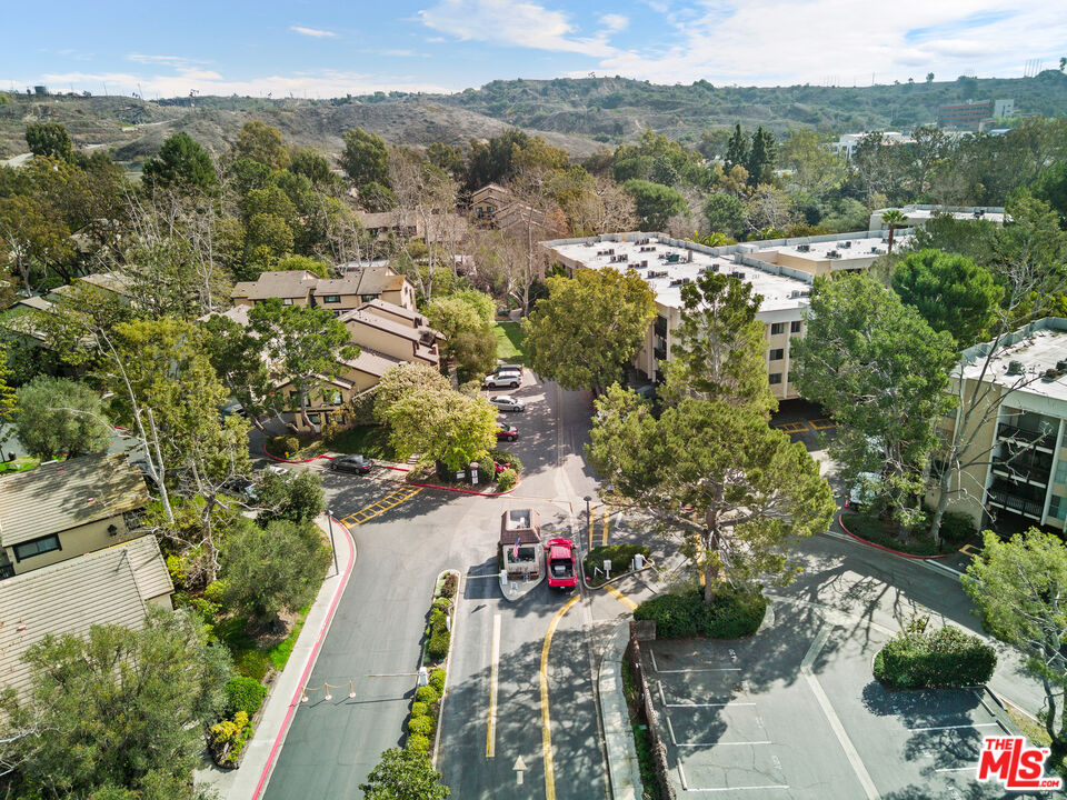 1302 Raintree Cir