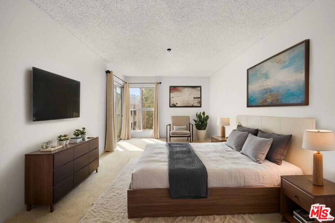 1302 Raintree Cir