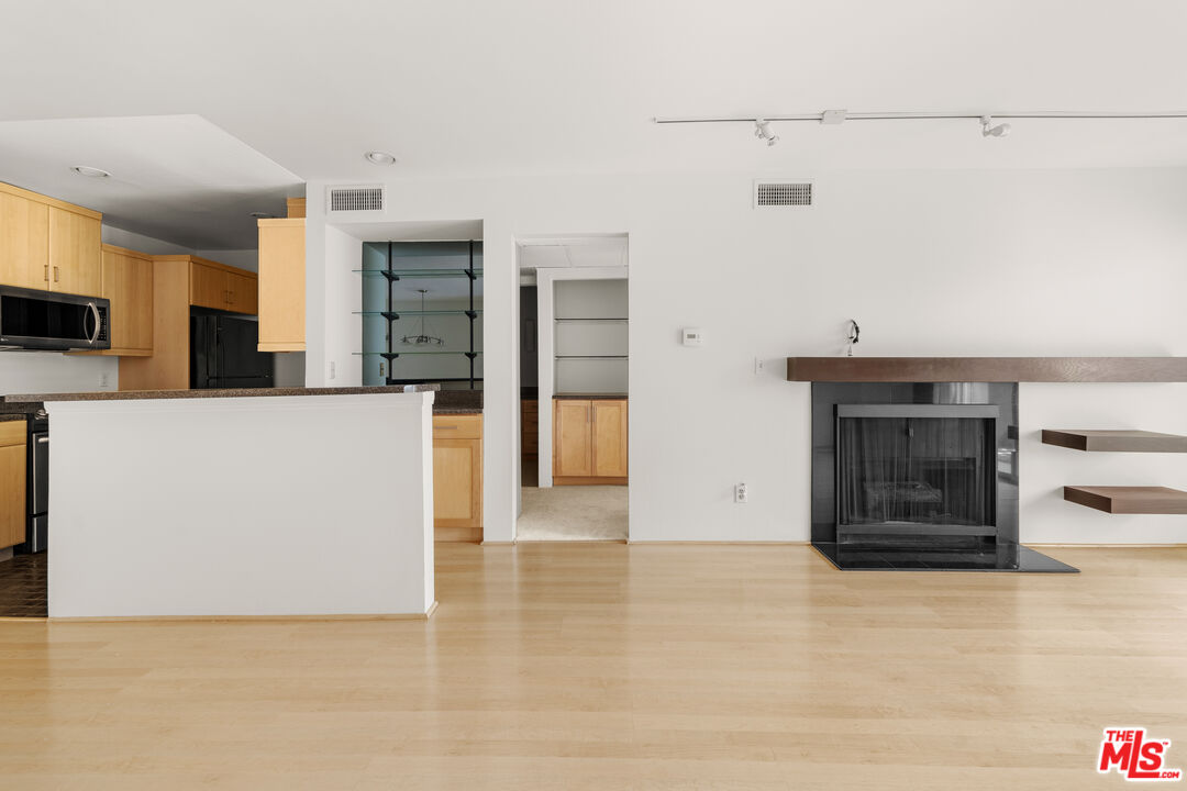 1302 Raintree Cir