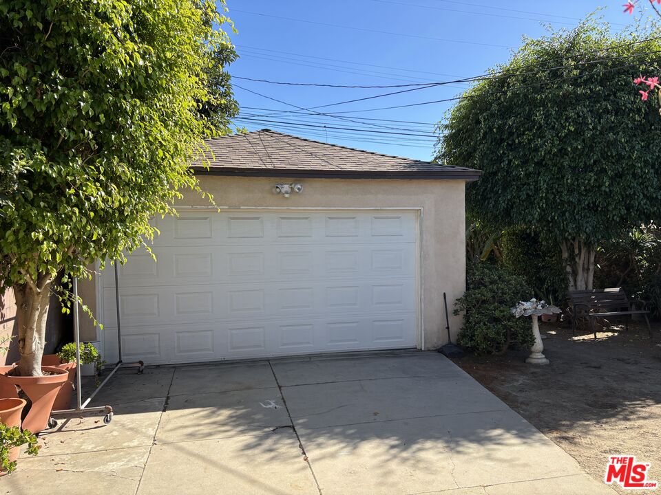 12446 Short Ave