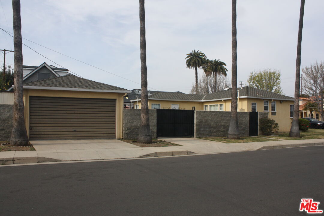 2561 Tilden Ave