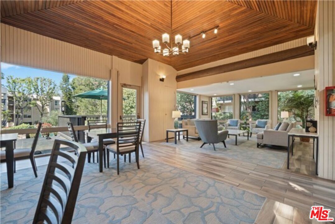 8314 Raintree Cir