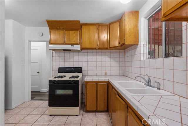 11412 Freeman AVE