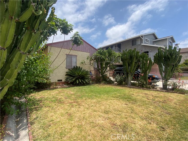 11412 Freeman AVE