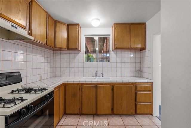 11412 Freeman AVE
