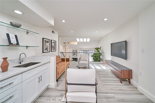 4340 Glencoe AVE Unit: 4
