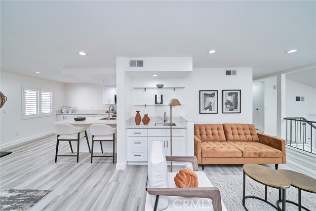 4340 Glencoe AVE Unit: 4