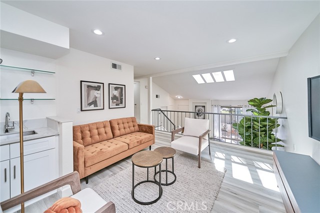 4340 Glencoe AVE Unit: 4